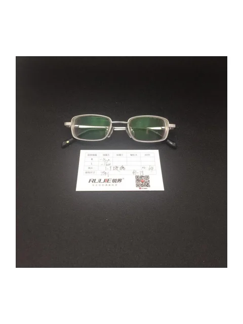 1.9超薄玻璃镜片 R:-1300L:-1600 PD:64镜框：7941（47-19）