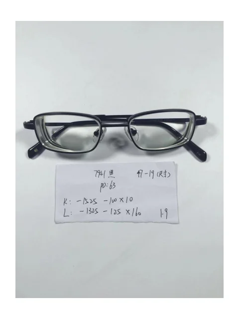1.9超薄玻璃镜片 R:-1525/-100 L:-1325/-125 PD:63 镜框：7941（47-19）