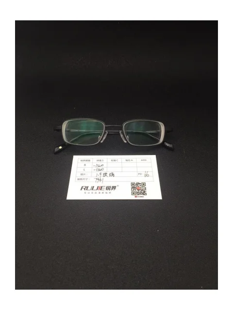 1.9超薄玻璃镜片 R:-1500 L:-1500 PD:66 镜框：7941（47-19）