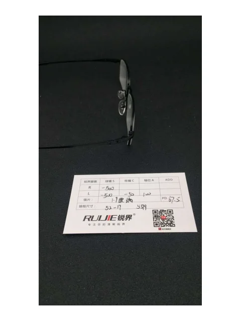 1.9超薄玻璃镜片 R:-500 L:-500/-50 PD:67.5 镜框：5379（52-17）