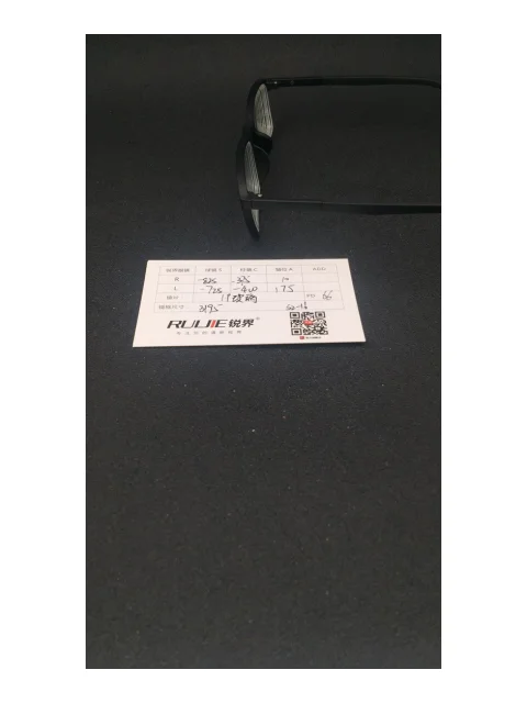 1.9超薄玻璃镜片 R:-825/-375 L:-725/-400 PD:66 镜框：3195（52-16）