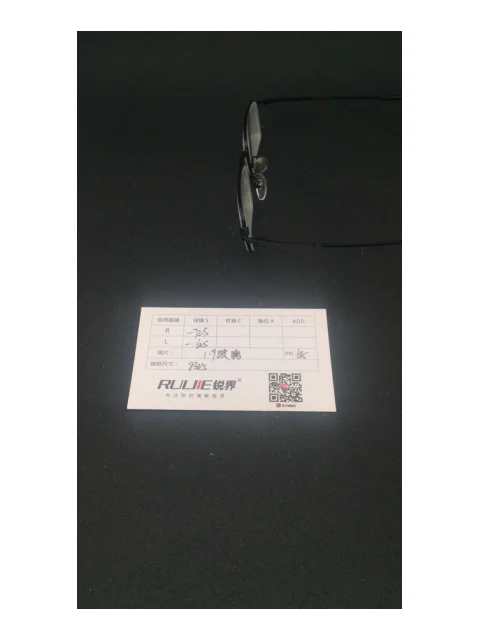 1.9超薄玻璃镜片 R:-725 L:-625PD:68镜框：8325