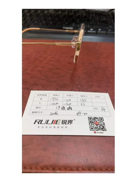 1.9玻璃右眼-975-100-135 左眼-1000-100-35 瞳距64