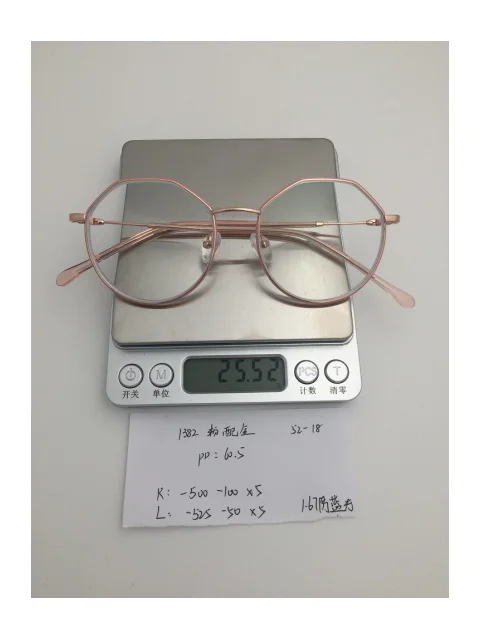 1.67超薄树脂镜片 R:-500/-100 L:-525/-50 PD:60.5 镜框：1382（52-18）